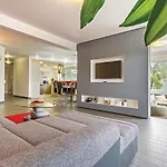 Amazing In With Kitchen Pula