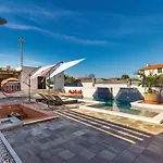 Amazing In With Kitchen Vakantiehuis Pula