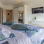 Vakantiehuis Amazing In With Kitchen *