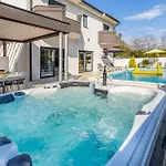 Amazing In With Kitchen *