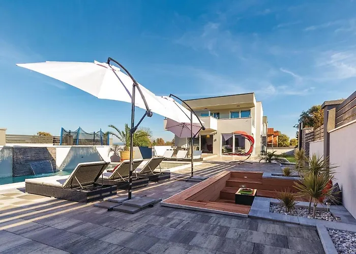 Vikendica Amazing In With Kitchen