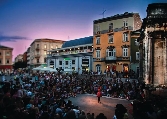 Amazing In With Kitchen * 풀라