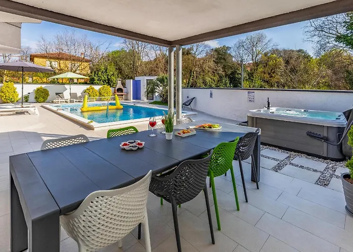 Amazing In With Kitchen 풀라