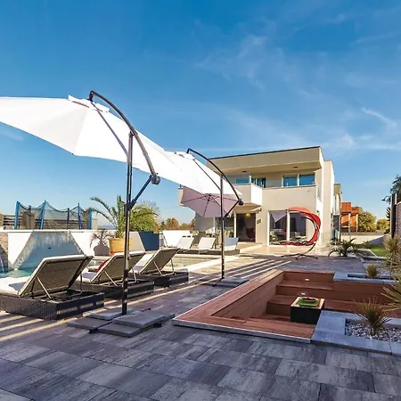 Ferienhaus Amazing In With Kitchen