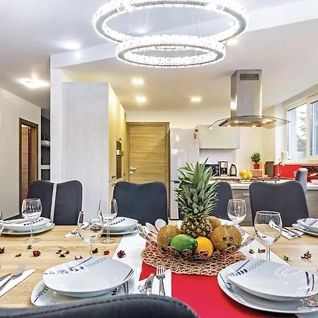 Amazing In With Kitchen Pula