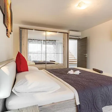 Amazing In With Kitchen Holiday home