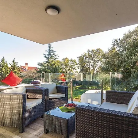 Ferienhaus Amazing In With Kitchen Pula