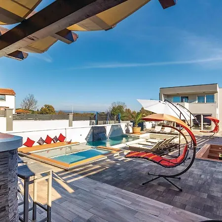 Luxurious Home In Pula Pula