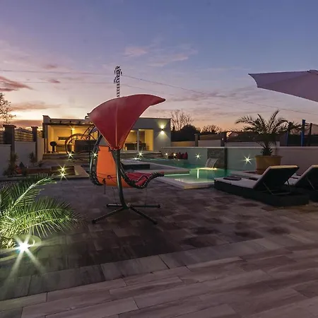 Amazing In With Kitchen Holiday home *