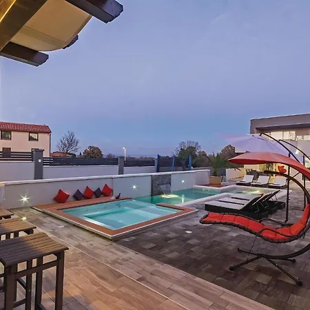 Luxurious Home In Pula Pula