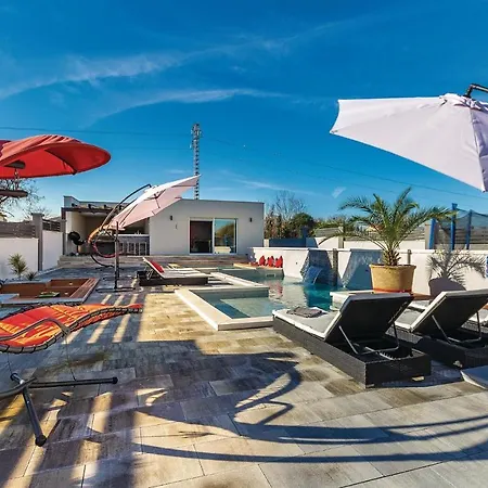 Ferienhaus Amazing In With Kitchen