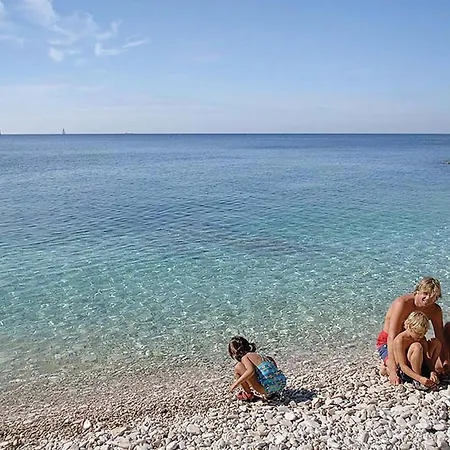 Ferienhaus Amazing In With Kitchen Pula