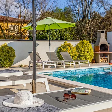 Ferienhaus Amazing In With Kitchen