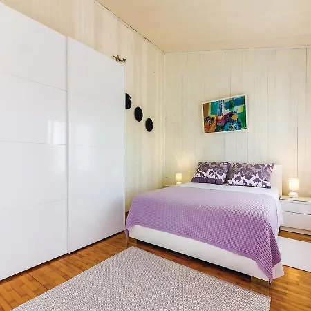 Amazing In With Kitchen Holiday home *