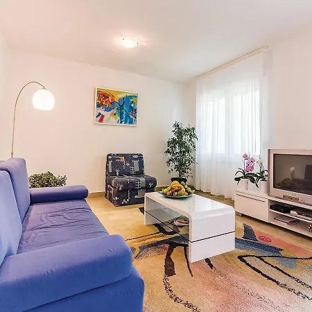 Holiday home Amazing In With Kitchen Pula