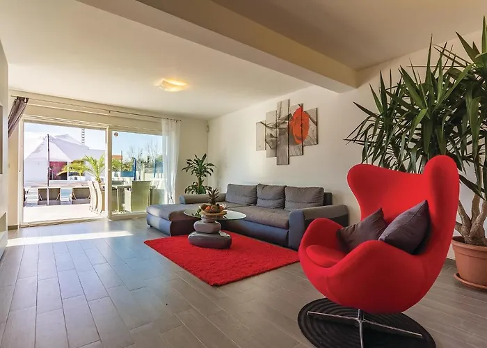 Vakantiehuis Amazing In With Kitchen Pula