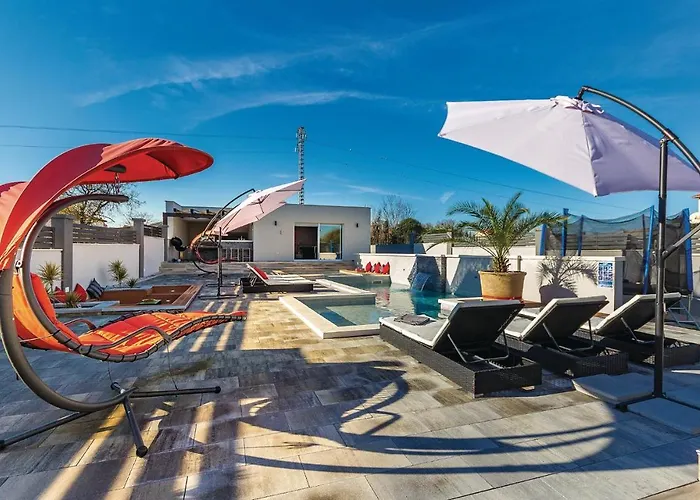 Vakantiehuis Amazing In With Kitchen