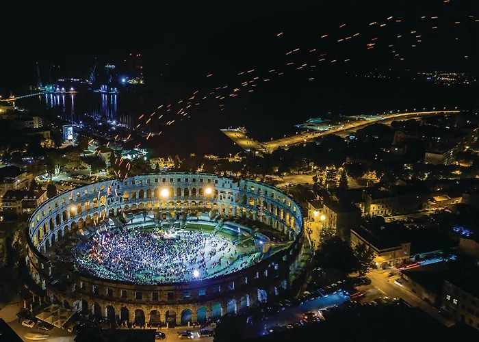 Amazing In With Kitchen Pula