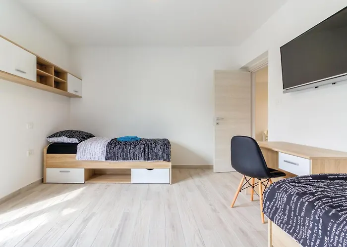 Amazing In With Kitchen * Pula