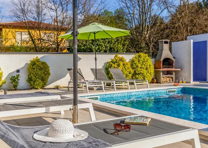 Vakantiehuis Amazing In With Kitchen