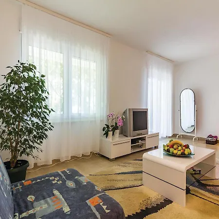 Amazing In With Kitchen בית נופש פולה