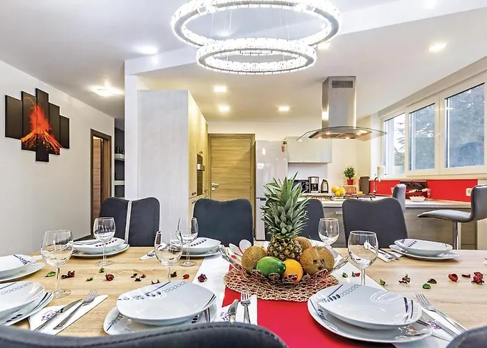 Amazing In With Kitchen بولا