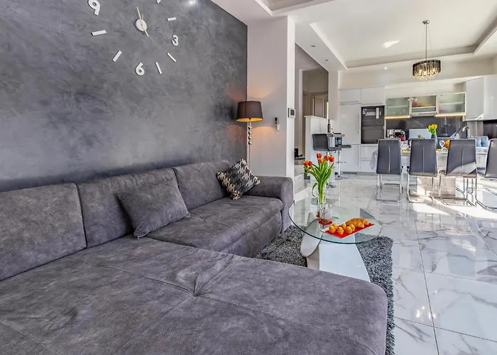 Amazing In With Kitchen بولا